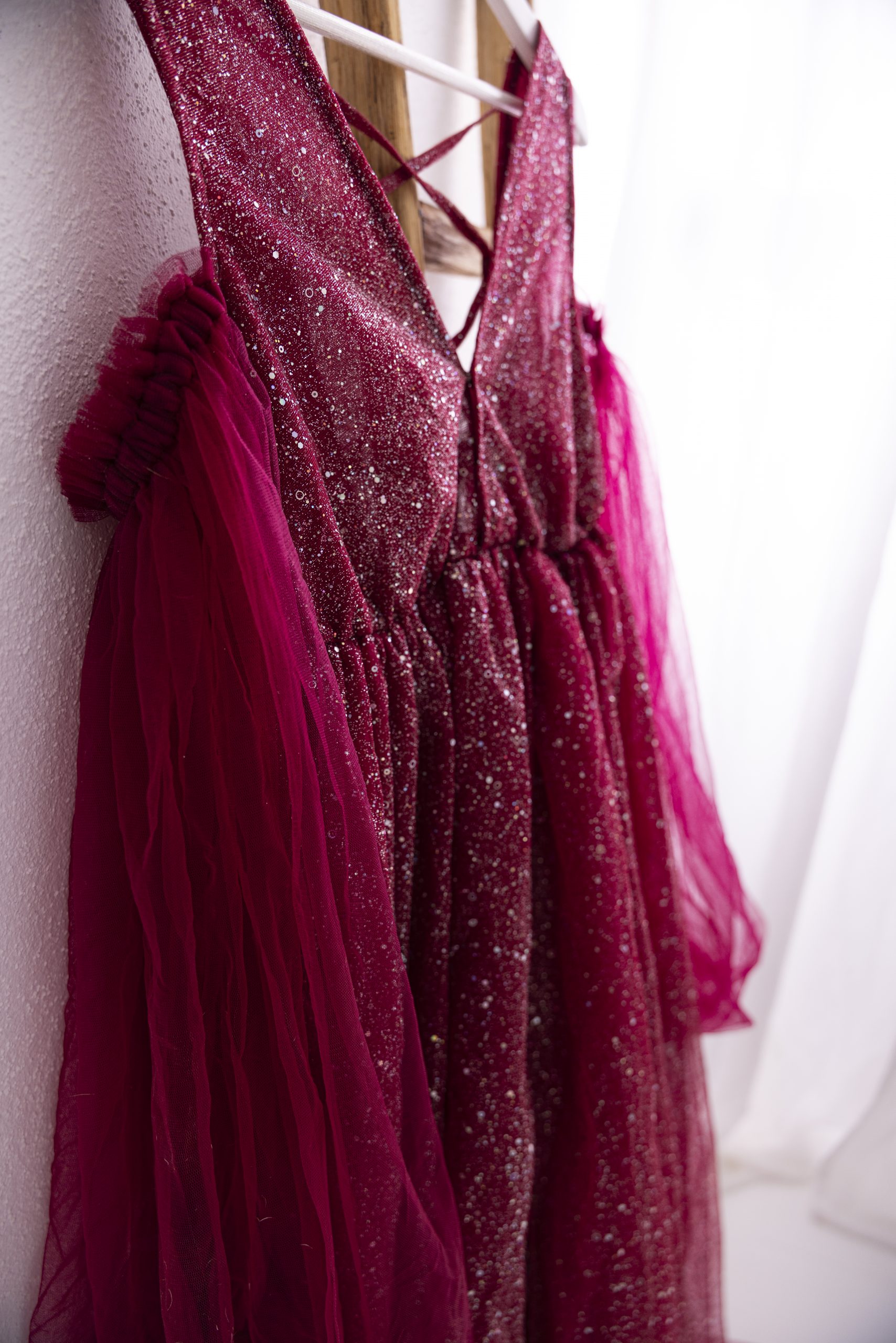 Glitzerkleid Rot Rücken
